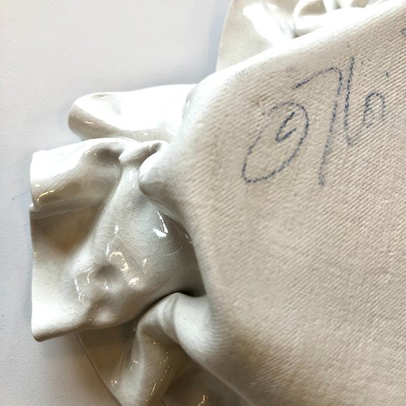 Hand-made Creamy White Heart with Ruffled Edge Ceramic Dish - SMALL - Picture 4 of 6